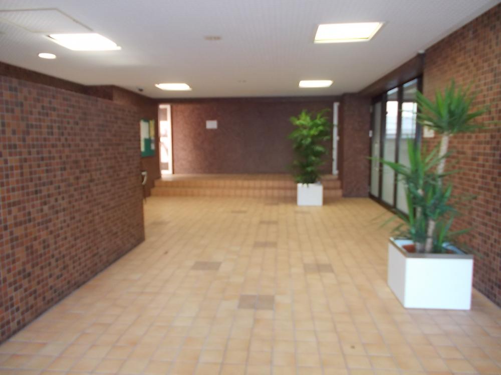 lobby. It is in the entrance of calm impression with a focus on brown.