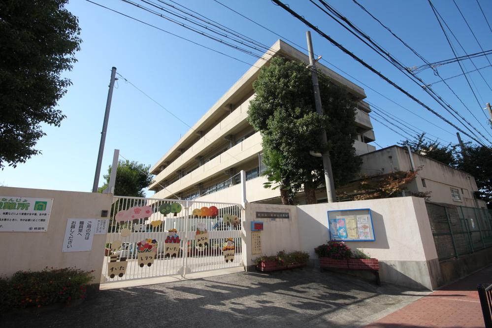 kindergarten ・ Nursery. About 5 minutes 360m walk from the Municipal Suita south kindergarten