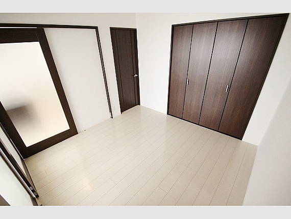 Other room space. Each Western-style storage closet! Is a sense of quality in the white and modern, Drifts.
