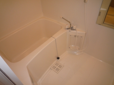 Bath. Spacious bathroom basin independence! ! 