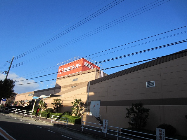 Supermarket. 246m to Kansai Super (Super)