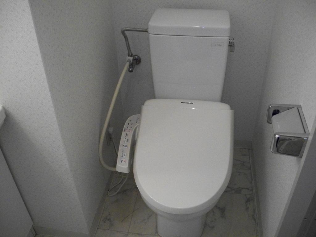 Toilet. It is with American separate and undressing space! Also secured dressing room! 