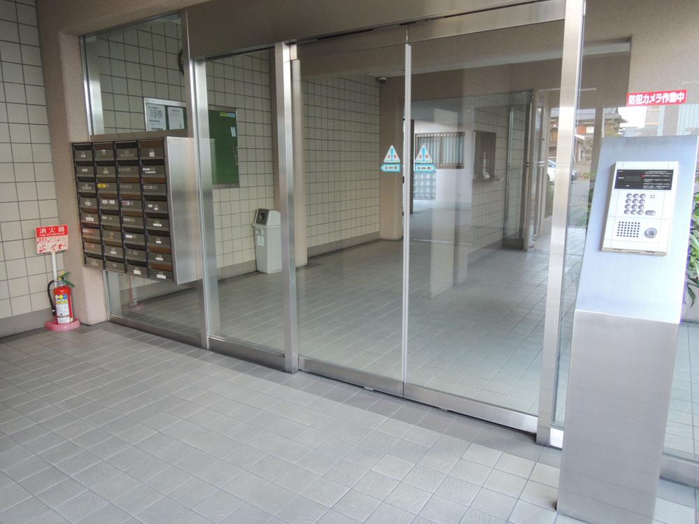 Entrance. Common areas