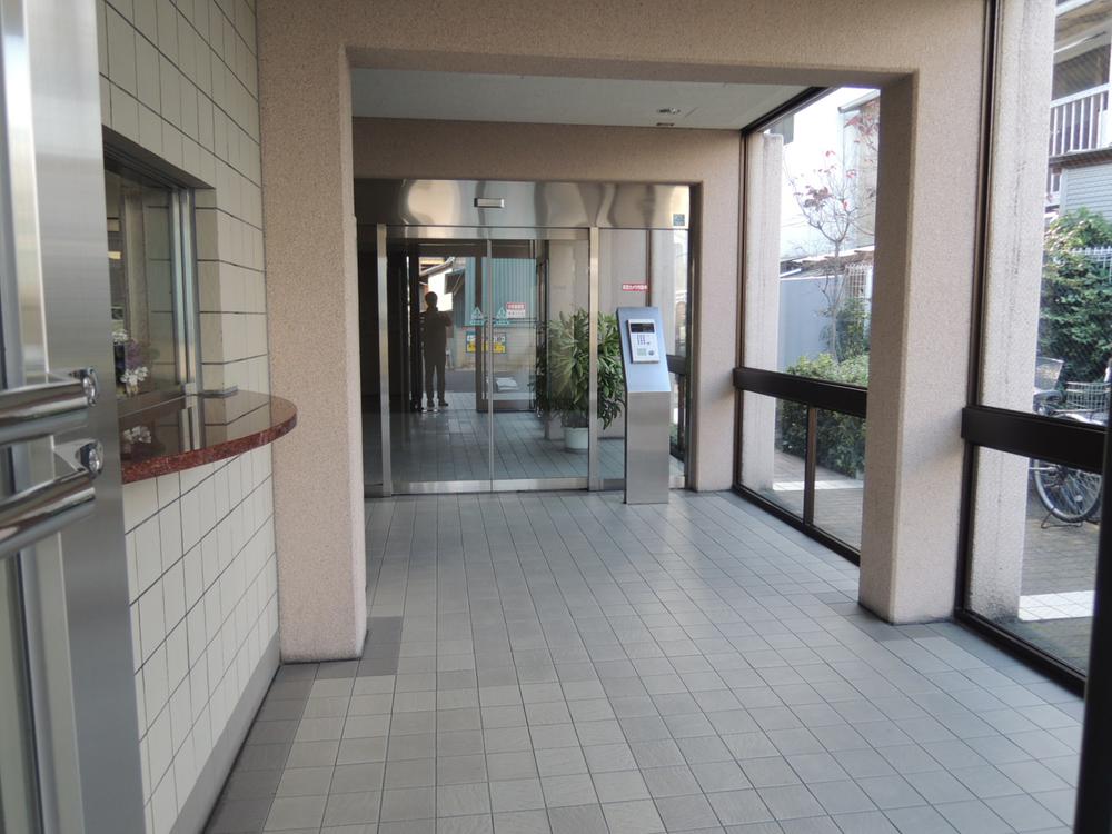 Entrance. Common areas