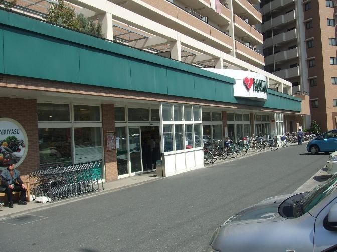 Supermarket. 820m to Super Maruyasu Suita store (Super)