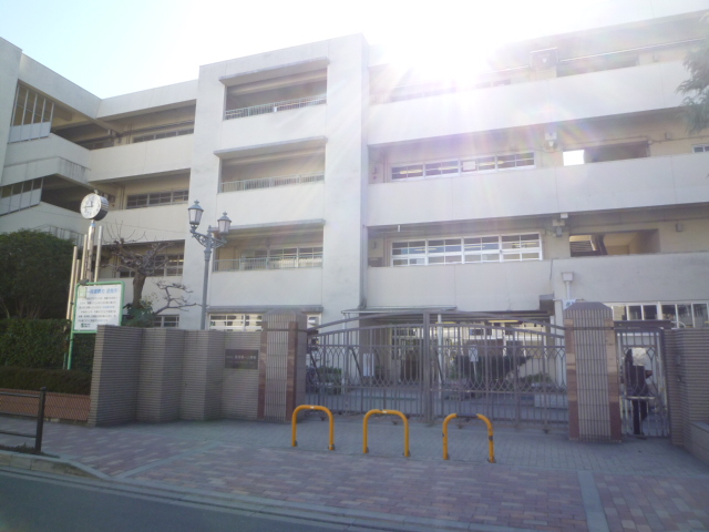 Primary school. 384m to Suita Municipal Toyotsu first elementary school (elementary school)