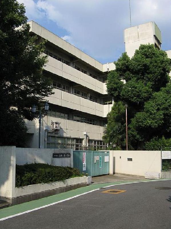 Primary school. 687m to Suita Municipal Esaka Oike elementary school