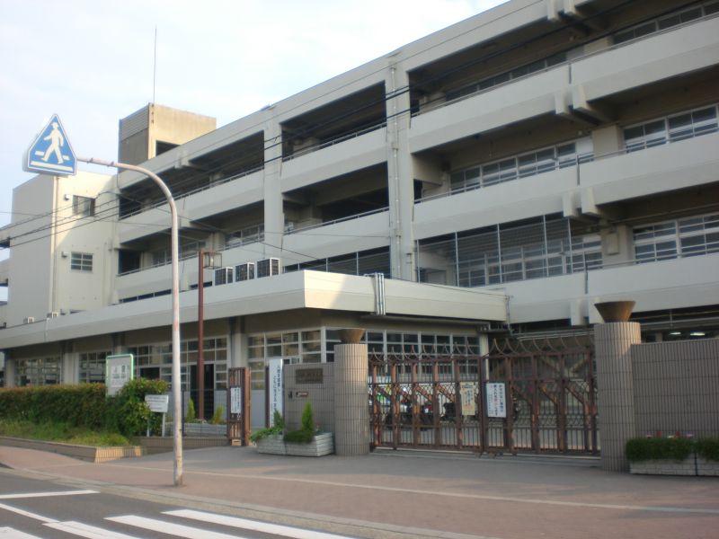 Junior high school. 793m to Suita Municipal sixth junior high school