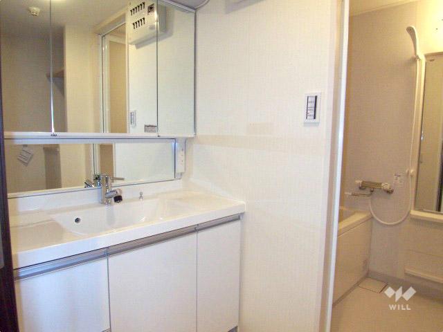 Wash basin, toilet