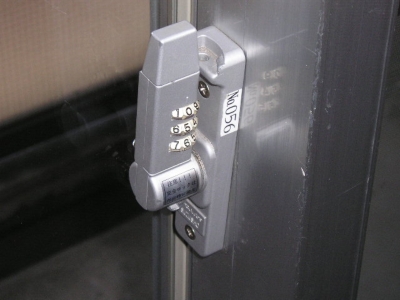 Security. Key lock also in the window of the balcony surface! ! It is safe! !