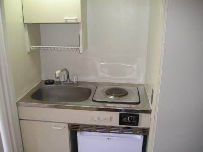 Kitchen. A small kitchen! Mini fridge is also fully equipped! Change scheduled for IH!