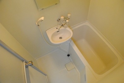 Bath. Spacious bathtub