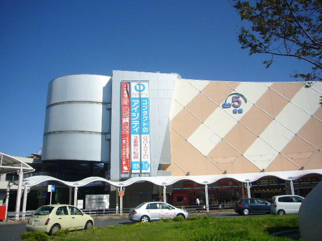 Shopping centre. Kitasenri 800m to Station shopping mall