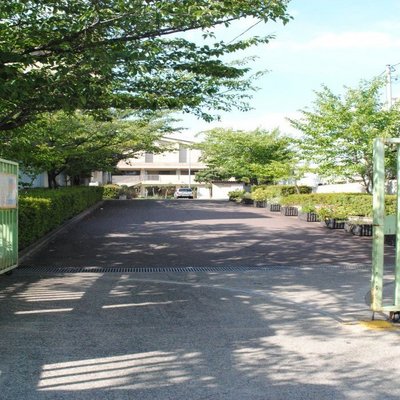 Primary school. 865m to the east, Saidera elementary school (elementary school)