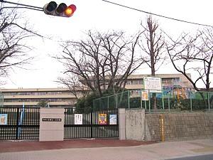 Primary school. 980m to Suita City Kishibe first elementary school