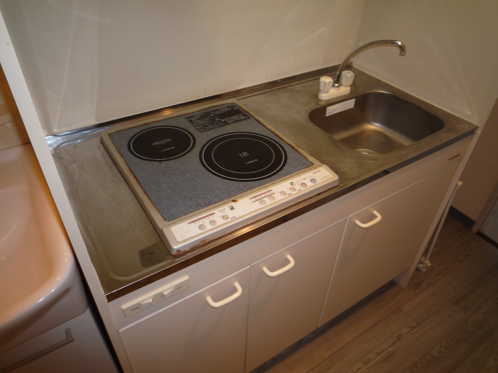 Kitchen. 2-neck IH kitchen! Also firmly secured refrigerator space! 