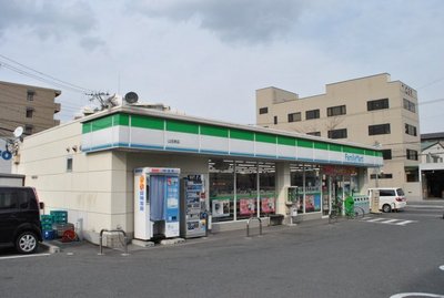 Convenience store. 530m to Family Mart (convenience store)