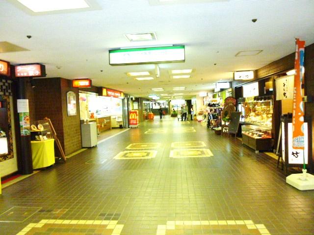 Shopping centre. 960m to the station shopping mall