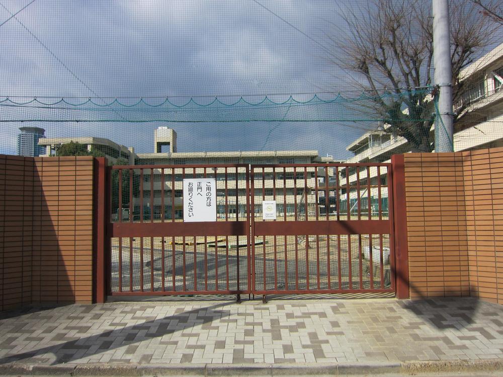 Primary school. Suita Municipal Suita third elementary school to 758m Suita Municipal Suita third elementary school