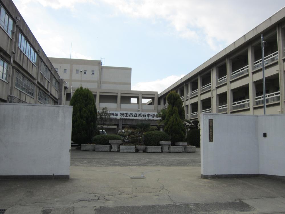 Junior high school. 700m Suita Tatsudai five junior high school until Suita Tatsudai five junior high school