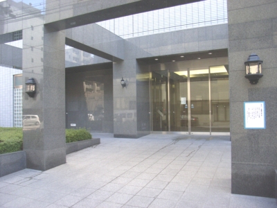 Entrance. Peace of mind ・ Safety security! Janitor is also resident! Near train station! 