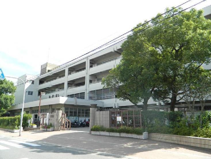 Junior high school. 756m to Suita Municipal sixth junior high school