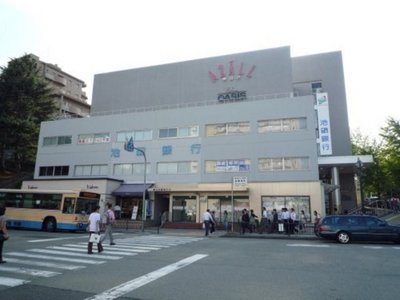 Shopping centre. Hazard Momoyamadai until the (shopping center) 1000m