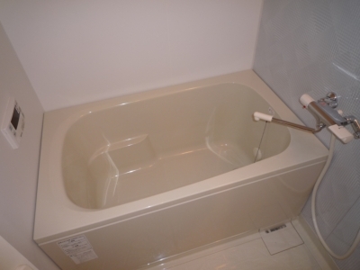 Bath. High temperature feed is with hot water with reheating function! Spacious bathroom!