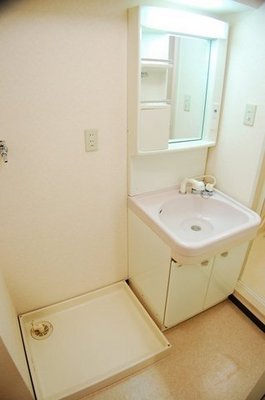 Washroom. Independent wash dressing room. (Shampoo dresser)