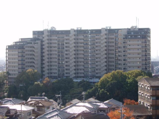 Local appearance photo. Because there is no very tall building around, There is a feeling of freedom.