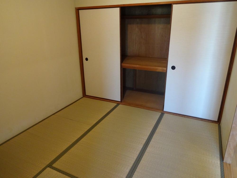 Non-living room. Japanese-style room 4.5 Pledge