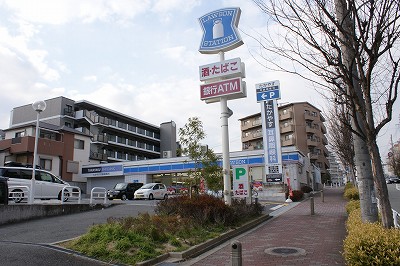 Convenience store. Seven-Eleven Suita Senriyamanishi 5-chome up (convenience store) 673m