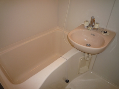 Bath. Bathing toilet is separate! It is the initial cost is also low-cost!