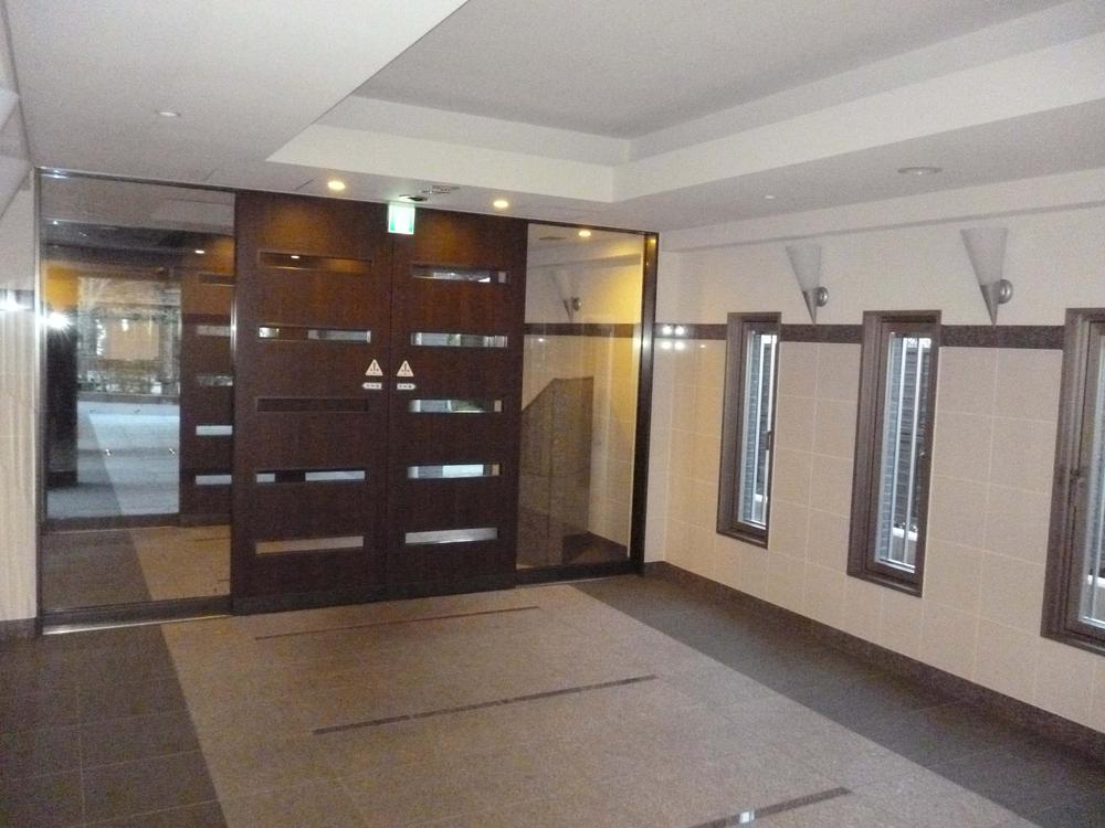 lobby. Sub Entrance Hall