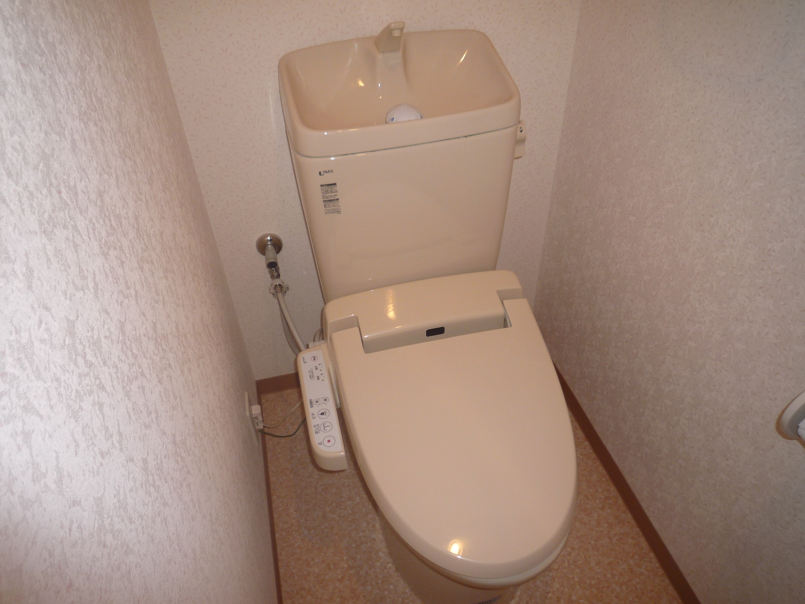 Toilet. We are also firmly equipped with Washlet.