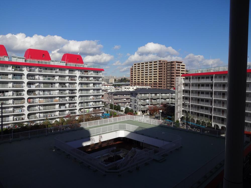 View photos from the dwelling unit. View from the site (November 2013) Shooting