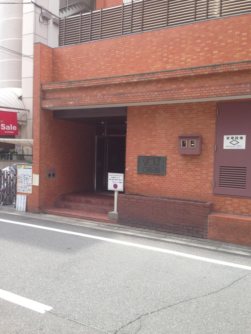 Entrance. Common areas