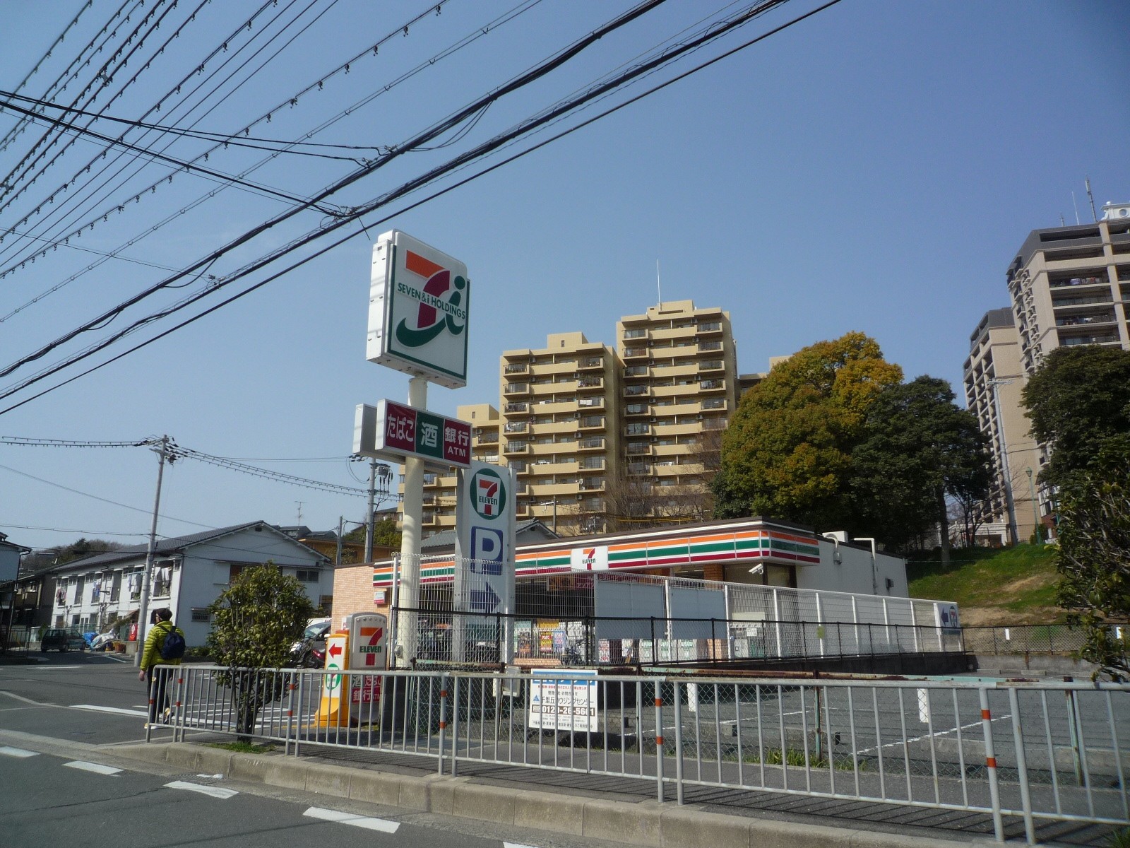 Convenience store. Seven-Eleven Suita Shin'ashiyakami store up (convenience store) 1020m