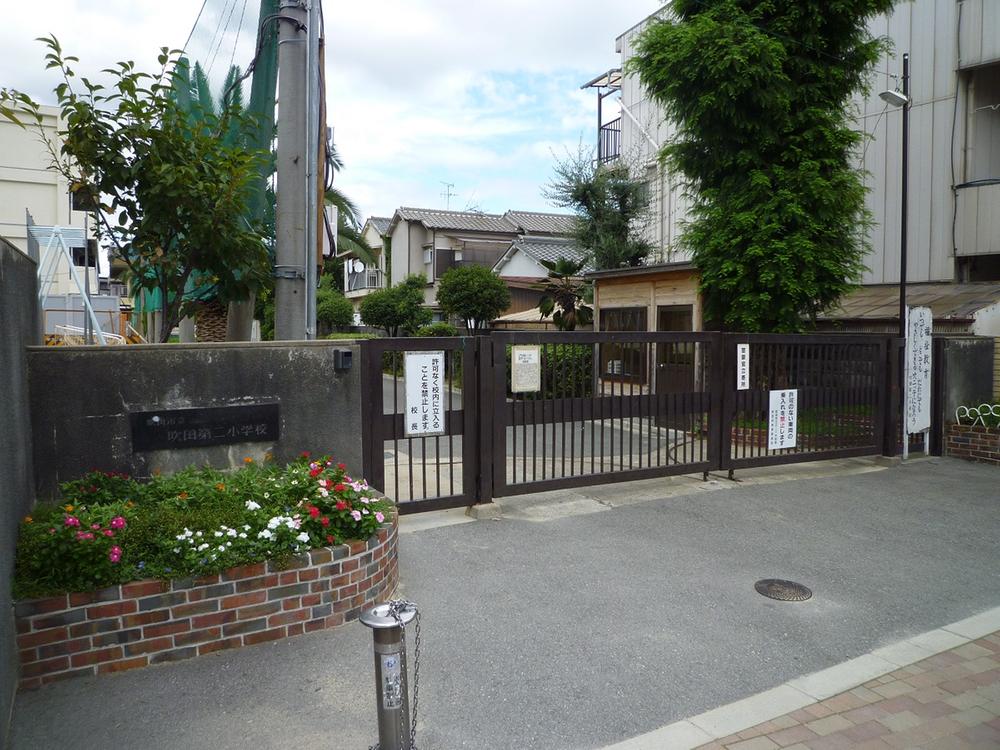 Primary school. 712m to Suita Municipal Suita second elementary school