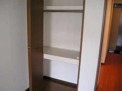 Receipt. There is also firmly closet! It can be used spacious rooms! 