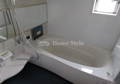 Bathroom. Spacious 1616 size also bus space! ! With bathroom TV! !