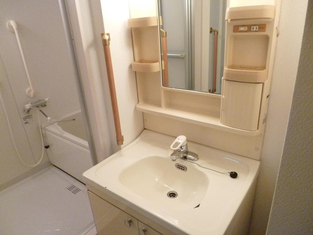 Wash basin, toilet