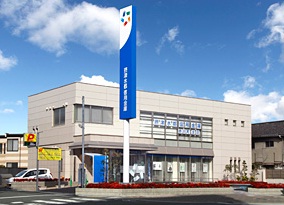 Bank. Settsu Suitoshin'yokinko Senriyama to Station Branch (Bank) 561m
