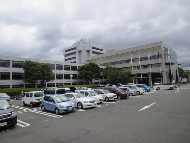 Government office. 880m to Suita City Hall