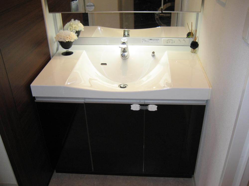Wash basin, toilet