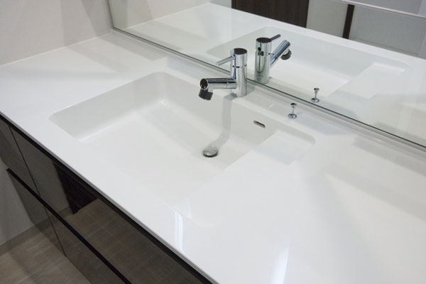 Bathing-wash room.  [Counter-integrated basin bowl] There is no seam accumulation of dirt, Your easy-care counter-integrated basin bowl has been adopted (same specifications)