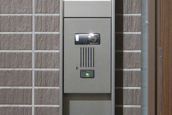 Security.  [Intercom with a camera] With a camera even before dwelling unit entrance intercom child machines have been installed. Not only shared entrance, Because Double-check again with the video and audio in the previous dwelling unit can open the key is safe (same specifications)