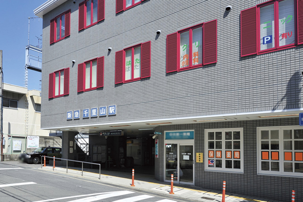 Surrounding environment. Station medical facilities (Hata clinic (internal medicine ・ Pediatrics), Murata ophthalmology, Endo dermatology) (a 5-minute walk ・ About 400m)
