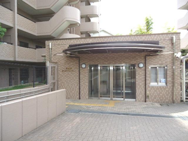 Entrance. Common areas