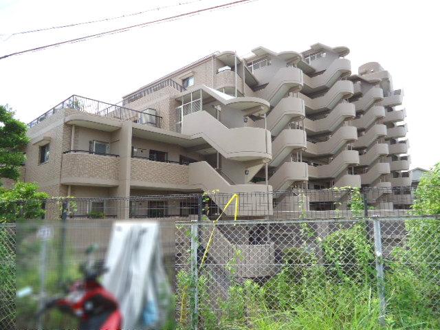 Local appearance photo. From north